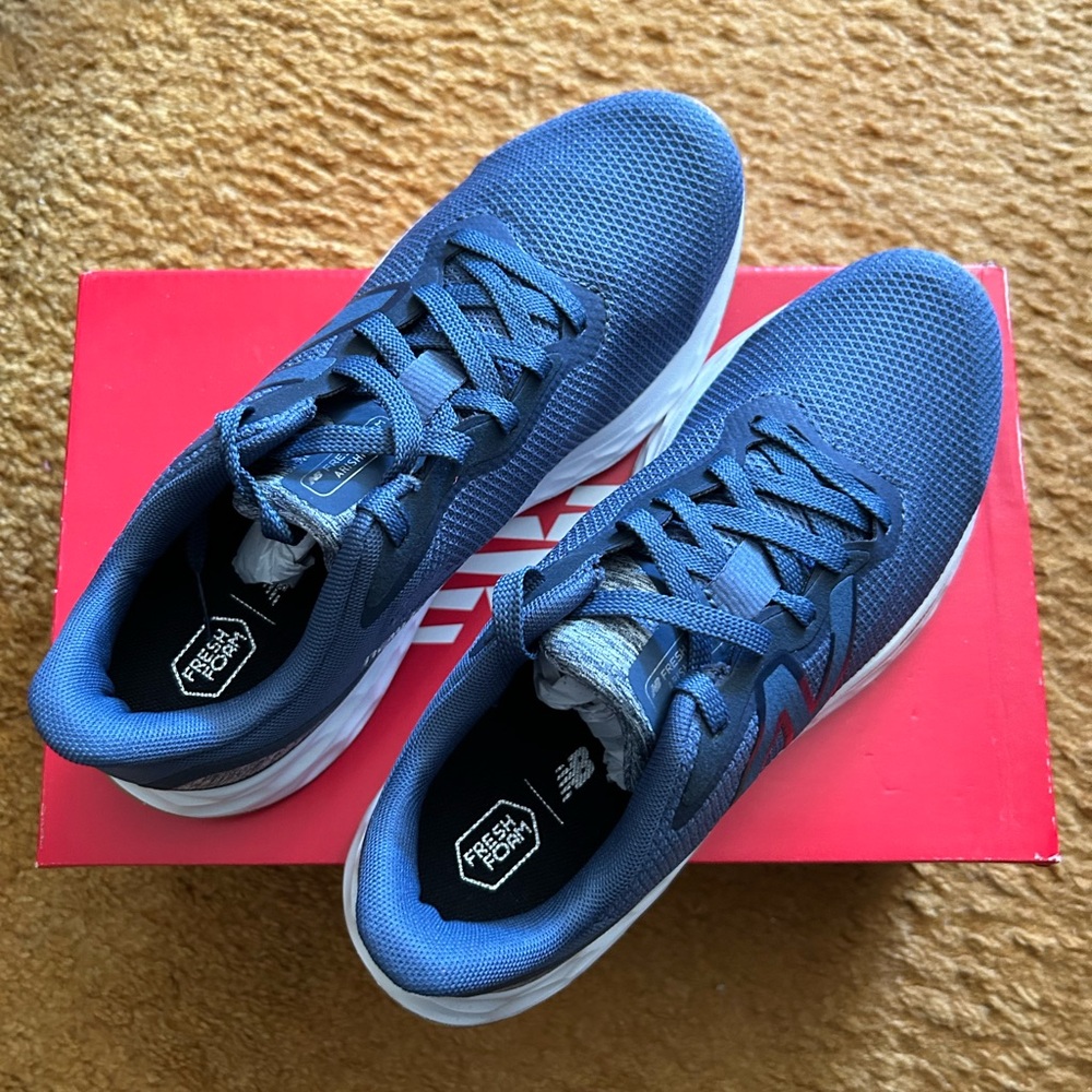 New Balance Arishi v4 men's running shoe in Navy Sz 7 New in Box